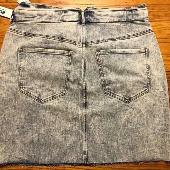 Express NWT Jean skirt - Picture 3 of 7
